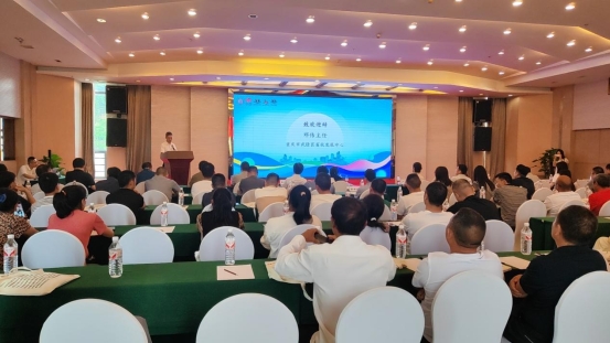 成渝地區(qū)雙城經(jīng)濟(jì)圈現(xiàn)代生豬產(chǎn)業(yè)創(chuàng)新發(fā)展交流會(huì)暨生物飼料節(jié)糧與液態(tài)飼喂技術(shù)推廣會(huì)在武隆成功舉辦